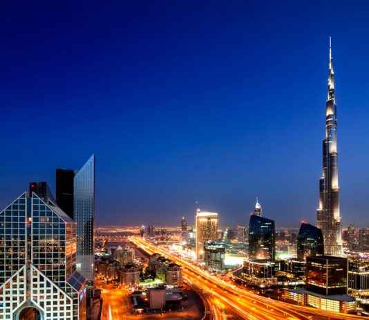 coucher de soleil sur Dubai et sur la tour Burj kahlifa