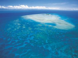 Des milliers d'atolls, d'iles et de Cay ponctuent la Grande Barrière