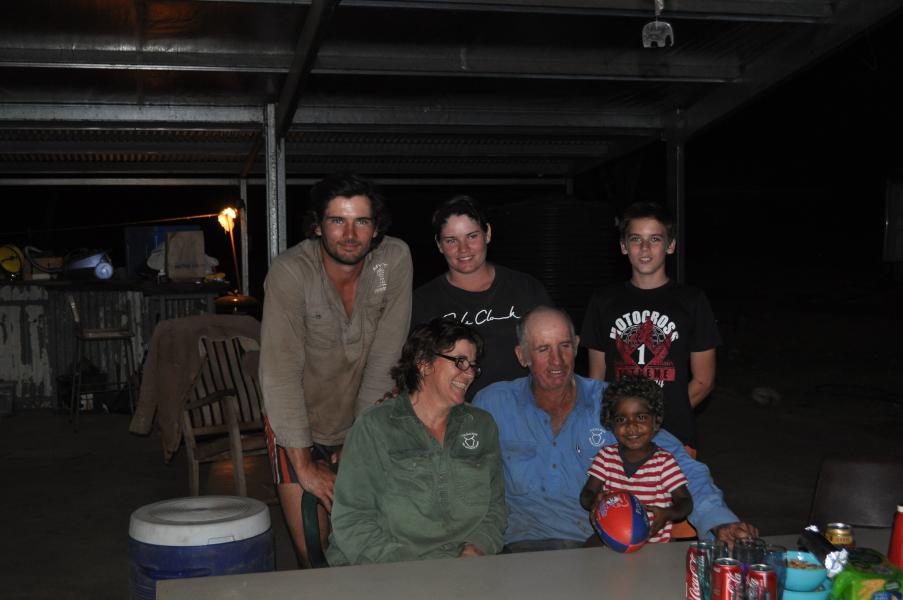 Dîner avec notre super famille australienne dans l'outback 