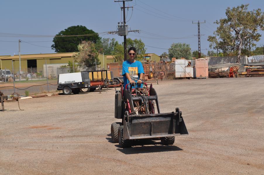 Prête pour un gros travail sur une toute petite machine!