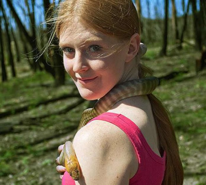 Georgina attrapeuse de serpents