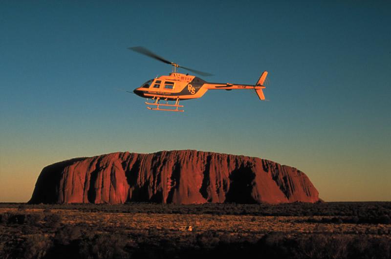 Le tourisme en Australie : Ayers Rock - Uluru en hélicoptère au lever ou au coucher